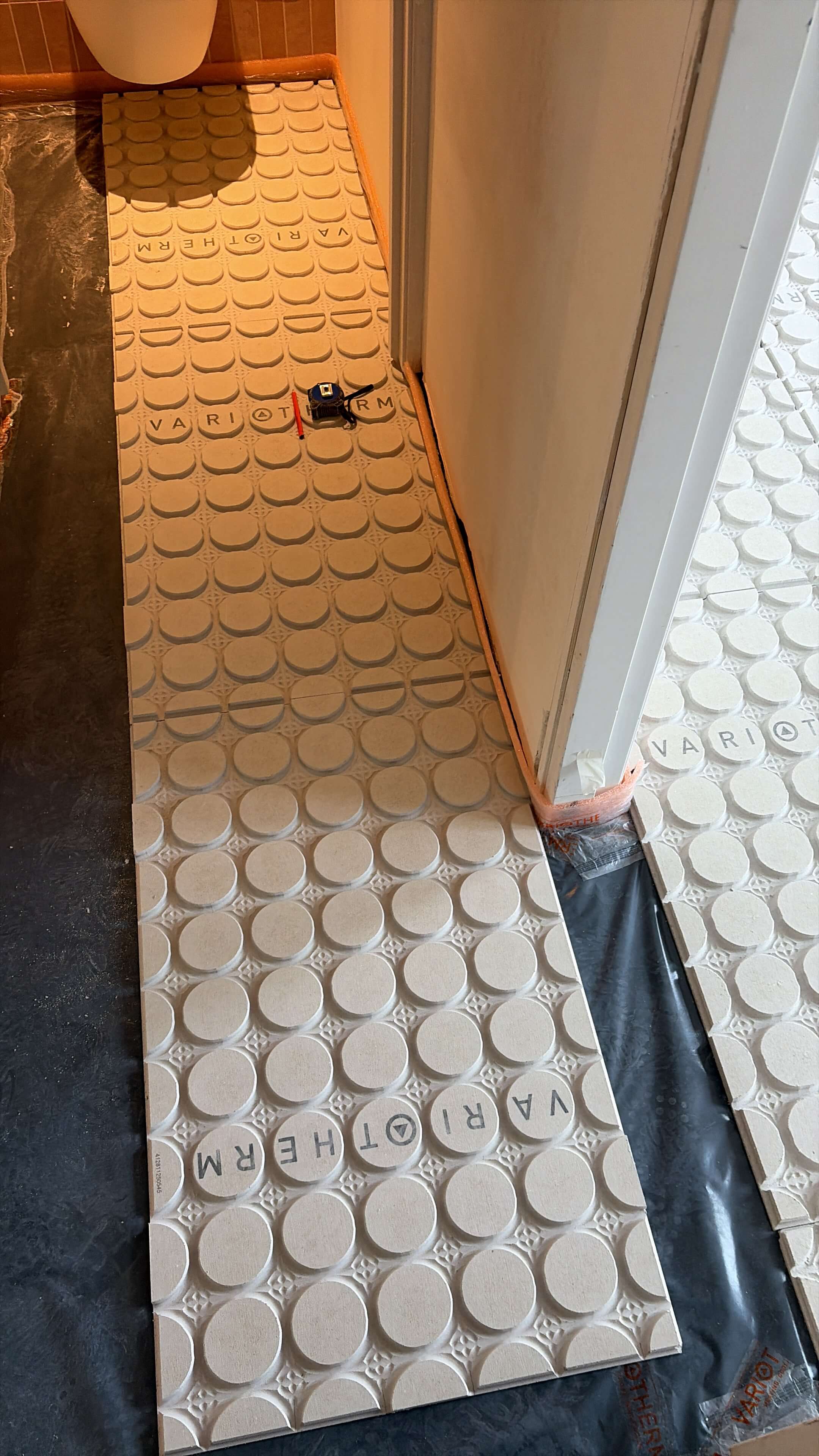 Montage droogbouw vloerverwarming in gang